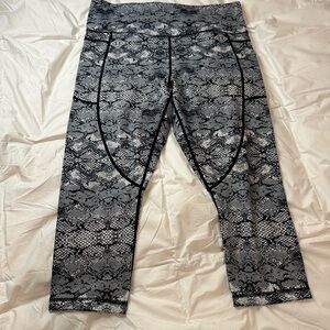 ZYIA Snakeskin Pattern Leggings - Black and Gray
